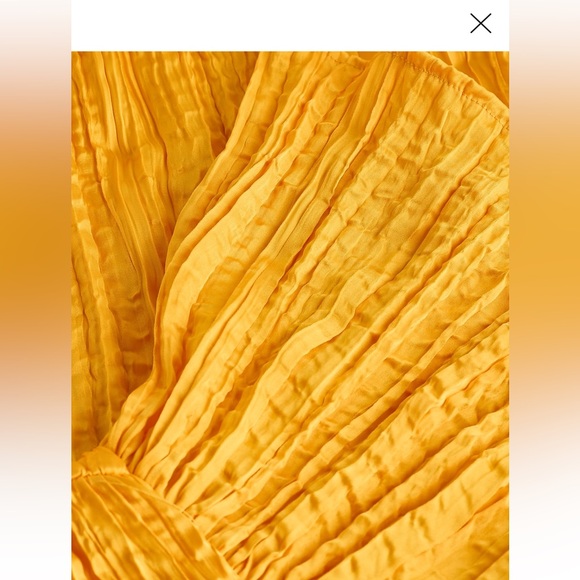 🔥NWT🔥 EXPRESS YELLOW Satin V-Neck Flutter Sleeve Pleated Cutout Midi Dress - Picture 6 of 8